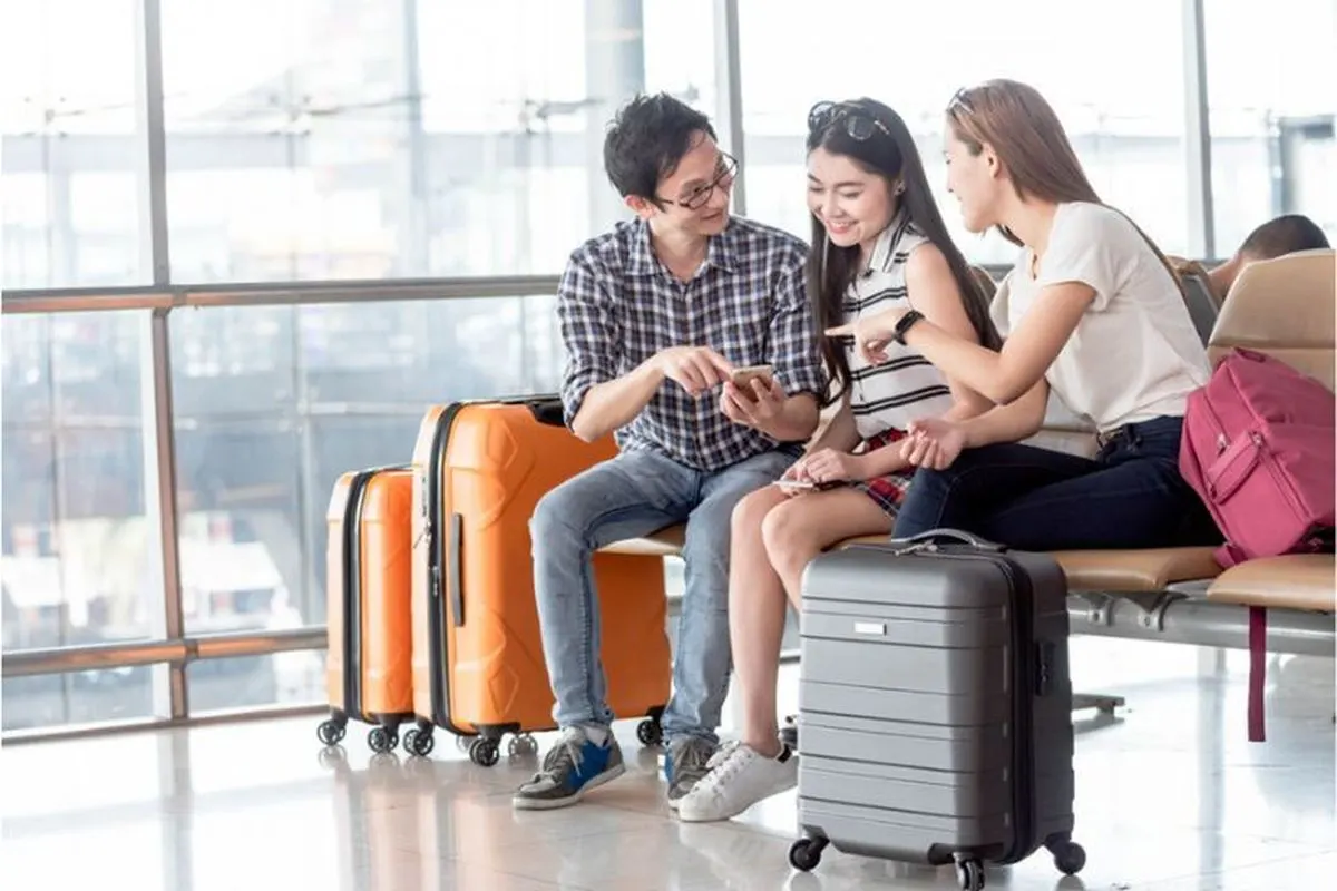 Ilustrasi liburan. Gen Z rela menyesuaikan gaya hidup dan pengeluaran demi bisa traveling serta mendapatkan pengalaman baru di destinasi wisata.